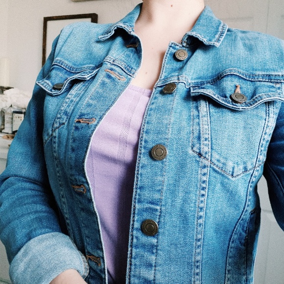 Cropped denim jacket, more on the fitted side - Picture 2 of 4